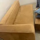 طاولة شاشة تلفاز وكنب مستعمل نظيف