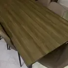 طاولة طعام بحالة ممتازة