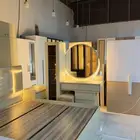 غرفة النوم كامل بدولاب ثمانية أبواب و سرير ملكي و تسريحة