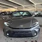 تويوتا كامري Le هاييبر .وبنزين متوفر لدينا جميع الالوان.