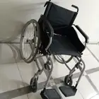 كرسي متحرك لكبار السن