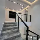 للبيع شقه ارضيه وروف علوي مع ملحق خميس مشيط حي الشفاء