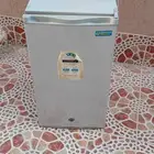 ثلاجة مكتب وغرفة النوم