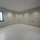 شقه تمليك دور تاني حي الاخضر مساحه كبيره