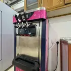 كافي نسائي للتقبيل