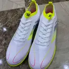 جزمة كرة قدم جديده غير مستخدمة