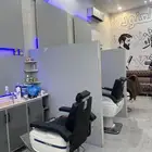 حلاق لتقبيل الي يبي يشتري ولي يبي يستاجر