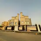 فلل للبيع في حي طيبه فيلا دورين وملحق و 3 شقق منفصلة