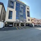 شقة ثلاث غرف وصالة ومطبخ راكب مع المكيفات في حى النعيم بجدة