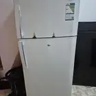 للبيع ثلاجه سليمه وشاشات مكسوره
