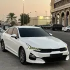 للبيع K5 أبيض لؤلؤي استخدام نظيف ومواصفات جميلة( وارد كوريا)