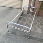سرير حديد