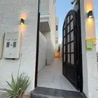 للإيجار شقة حي العارض بالدور الثاني