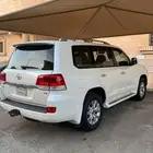 للبيع جيب لاندكروزر GXR 2016