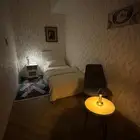 غرفة مؤثثة للإيجار السنوي في حي النزهه