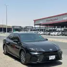 تويوتا كامري E 2025 بنزين اسود جديدة