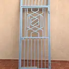 باب حديد مع الحلق