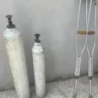 اصطوانة اكسجين وعكازات سليمه