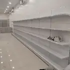 رفوف سوبر ماركت وصيدليات