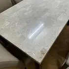 طاولة طعام