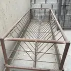 شبوك ومطارح علف وخزان ماء شبه جدد