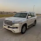 تويوتا لاندكروزر نظيف مديل2017 ممشى 290