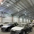 تويوتا كامري بنزين E جنوط 2- الموديل   2025 اللون اسود