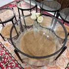 طاولة و الستار