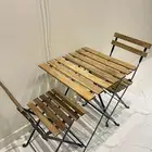 طاولة وكرسي