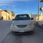 للبيع كيا كارينز 2006