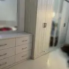 اثاث غرفه للبيع خزائنه من ست ابواب مع سرير ومرتبه وتسريحه