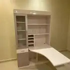 سرير ومكتبة وكومودينة بحالة ممتازة