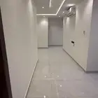 للايجار شقة عوايل 4 غرف جديدة مكيفات ومطبخ راكب