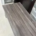 طاوله نضيف مستخدمه