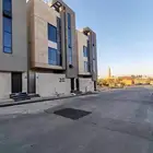 للبيع شقق تمليك علوي مع ملحق في السطح في حي حسام با الخميس