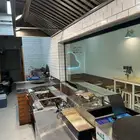 مطعم للتقبيل بكامل اغراضه ما زال يعمل