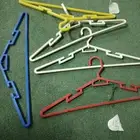علاقات ملابس للبيع