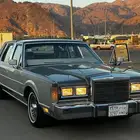 تاون كار 1988 مخزن لعشاق الكلاسيك بسعر مغري