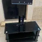 دولاب وطاولة