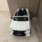 جيب لكزس يشيل إلى وزن 30