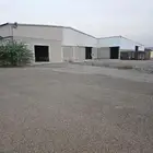 مستودعات لإيجار مساحة كبيره و يوجد سكن عمال