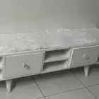 طاولة تلفزيون