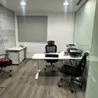 عندي مكتب كامل مع مكينة تصوير