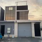 فيلا فاخره للبيع في ولي العهد 4 مؤثثة