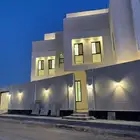 فيلا للبيع حي الجنادريه شرق الرياض درج داخلي وشقتين