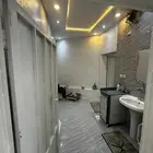 غرفة ابها مؤثثه بحمام فقط باب واحد