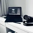 خدمات متكاملة في التعليق الصوتي والتصوير وتصميم المحتوى