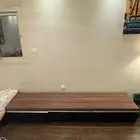 طاولة طويله بثلاث دواليب واسعه جدا