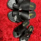 أحذية وشناط وقبعات