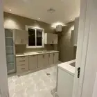 شقة جديدة مؤثثه للأيجار الرمال
